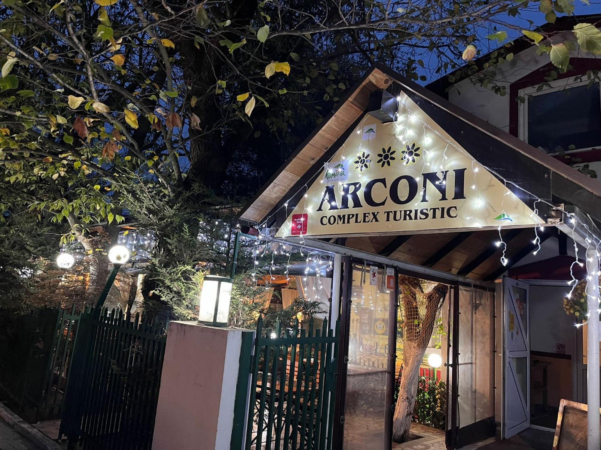 Pensiune Restaurant Arconi นาโวดาริ ภายนอก รูปภาพ