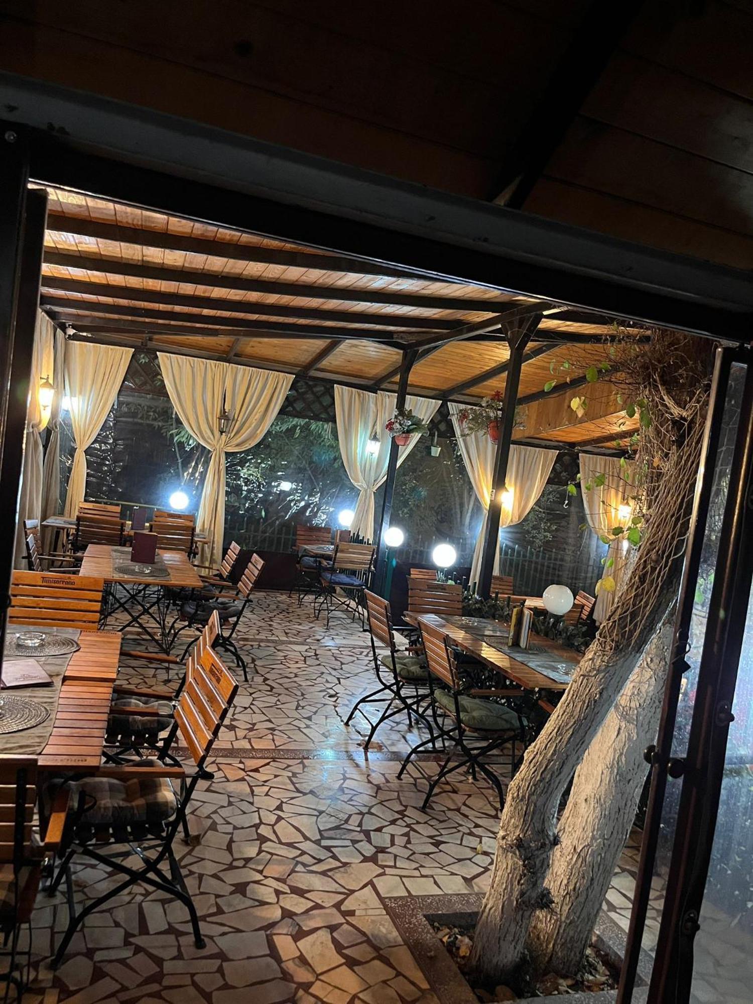 Pensiune Restaurant Arconi นาโวดาริ ภายนอก รูปภาพ