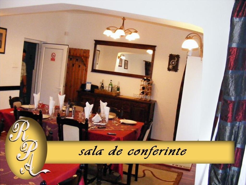 Pensiune Restaurant Arconi นาโวดาริ ภายนอก รูปภาพ
